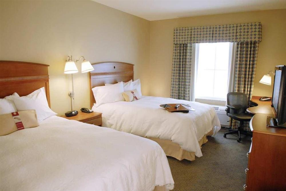 Hampton Inn & Suites Містик Номер фото