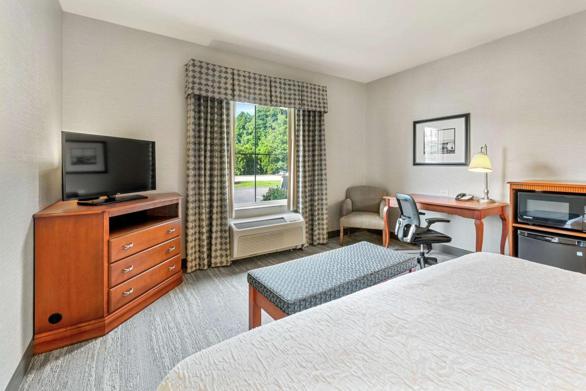 Hampton Inn & Suites Містик Екстер'єр фото