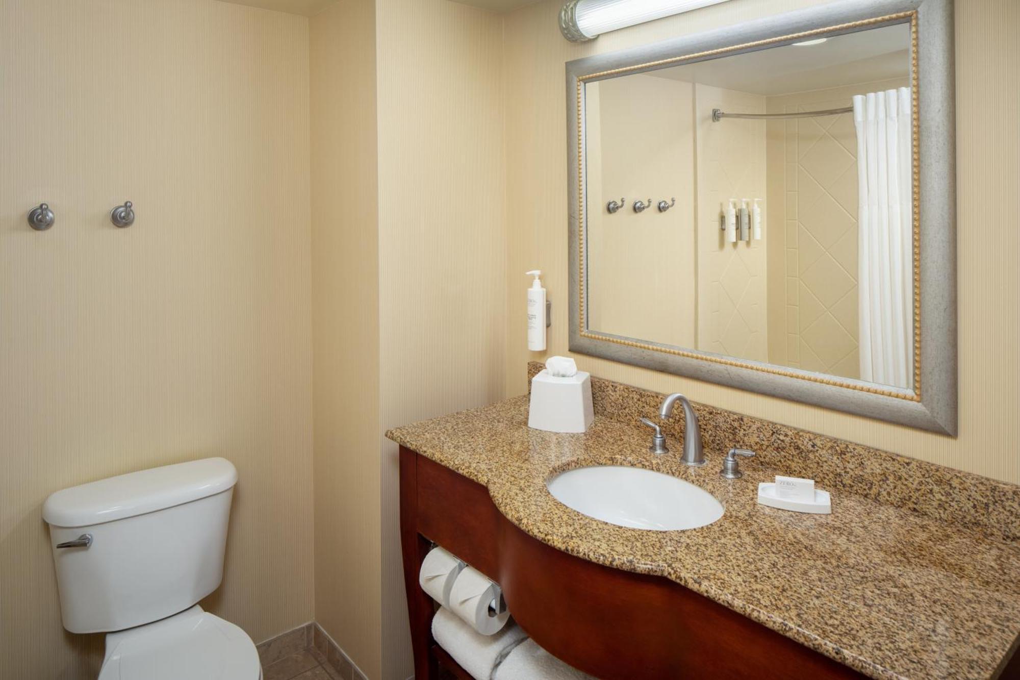 Hampton Inn & Suites Містик Екстер'єр фото