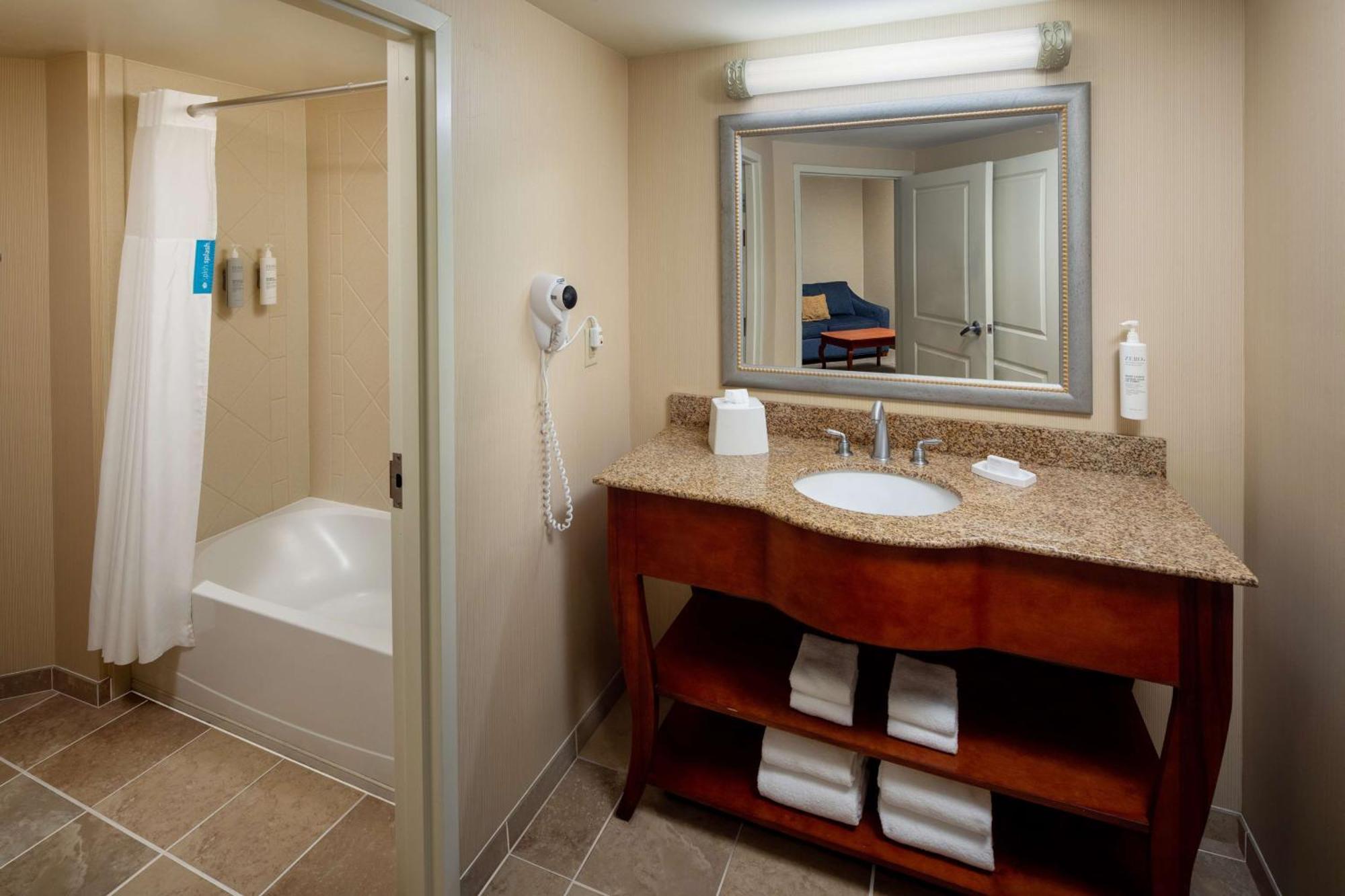 Hampton Inn & Suites Містик Екстер'єр фото