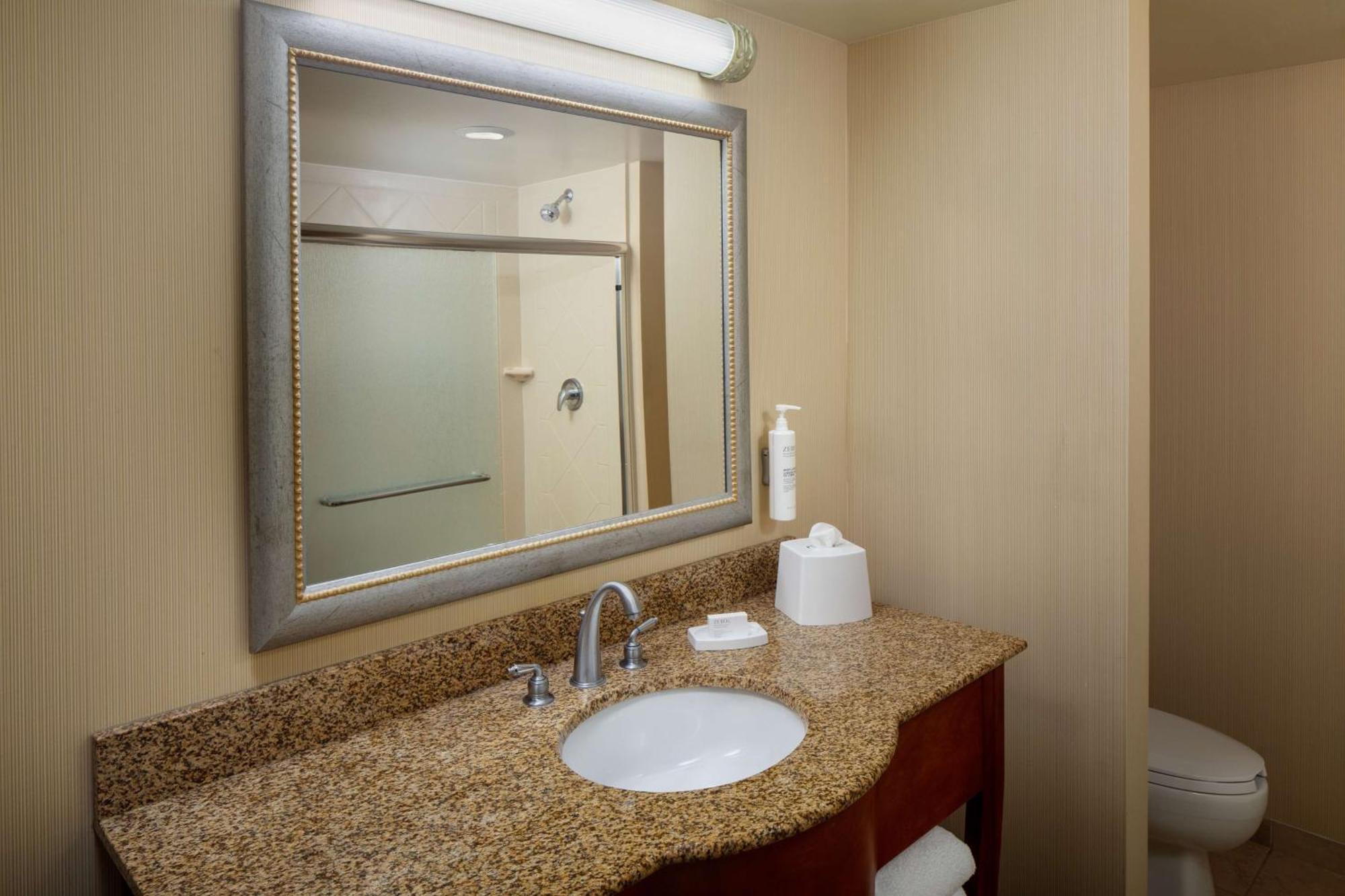 Hampton Inn & Suites Містик Екстер'єр фото