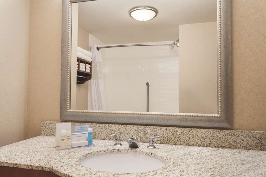 Hampton Inn & Suites Містик Номер фото