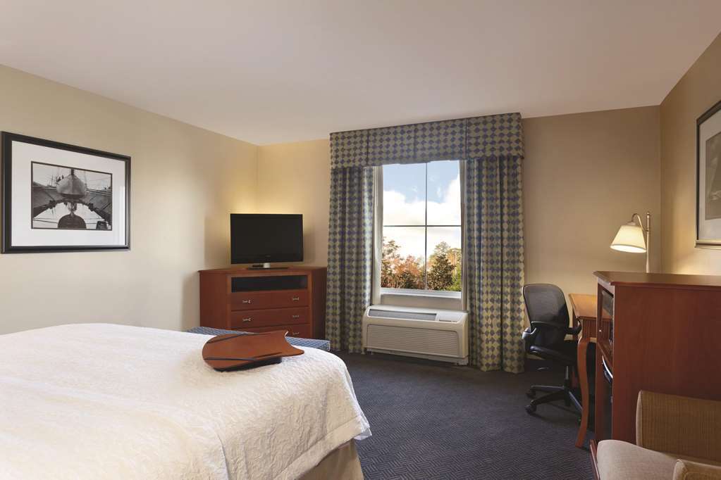 Hampton Inn & Suites Містик Номер фото